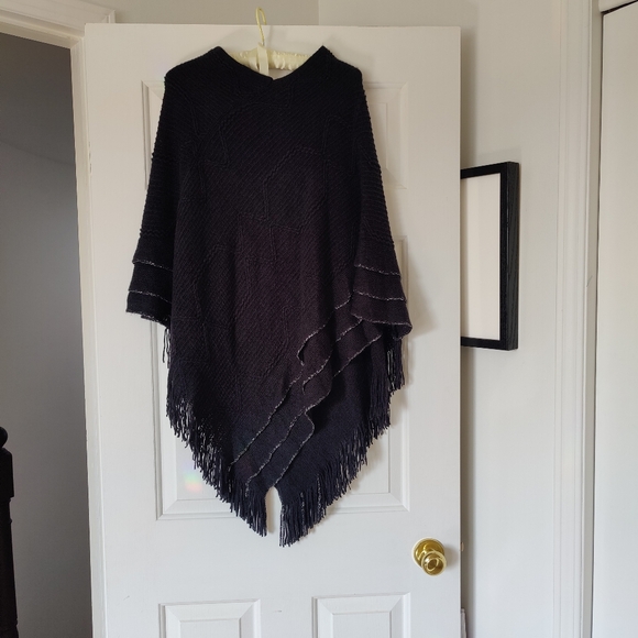 Cherie Bliss | 🖤 | Small / Medium | Women's poncho - Picture 9 of 10